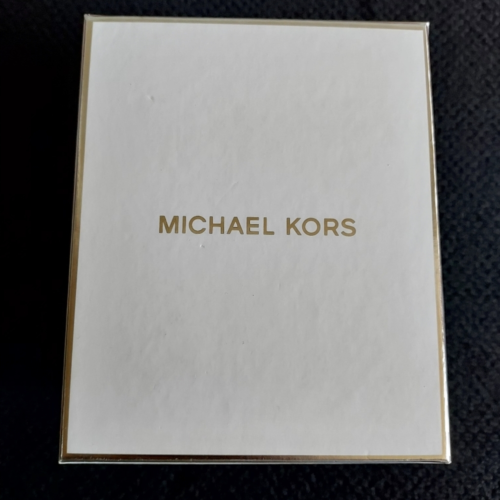 MICHAEL KORS ULTRA PINK FUR LOVE POM POM KEYCHAIN